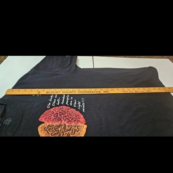 LEFTY'S Men's XL Black Left Side Brain Tee Shirt In EUC - Picture 5 of 6